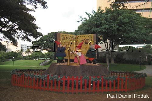 lgdafirstnoelfs.jpg (34997 bytes)