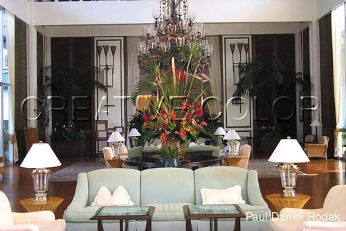 lgfrontlobby.jpg (34248 bytes)