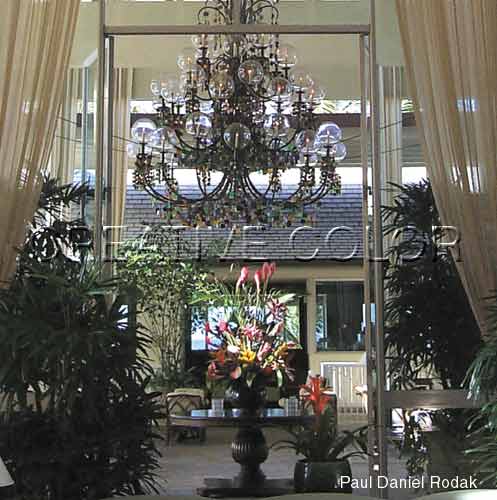 lglobby.jpg (33173 bytes)